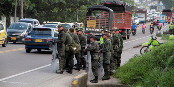 Policias vía Villavicencio-Acacías
