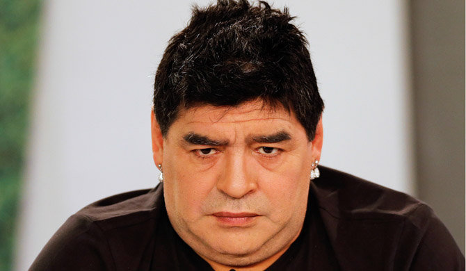 Argentina's soccer legend Diego Maradona looks on as he hosts his television show 'De Zurda' in Caracas March 1, 2015.   REUTERS/Jorge Silva (VENEZUELA - Tags: SPORT SOCCER ENTERTAINMENT)