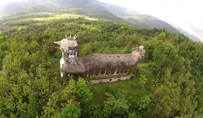 Una misteriosa iglesia indonesia abandonada con forma de… pollo gigante -  Turismo - Noticias de Colombia - Tendencias, Comercio, Actualidad y  Opiniones